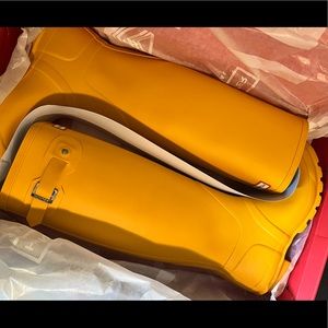 Tall Hunter Rain Boots Matte Yellow women’s size 8 (US)